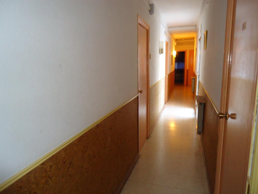 Hotel Pension Mode Lleida Kültér fotó