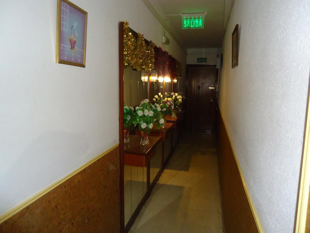 Hotel Pension Mode Lleida Kültér fotó