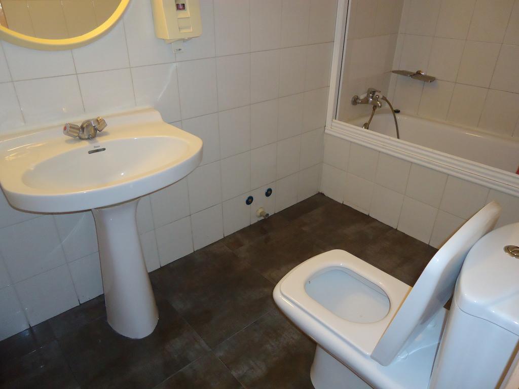 Hotel Pension Mode Lleida Kültér fotó